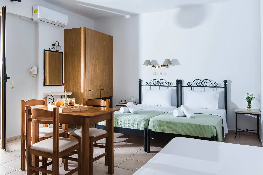 STUDIO CAPACITY 3 Room, Newcastle Studios, Crete