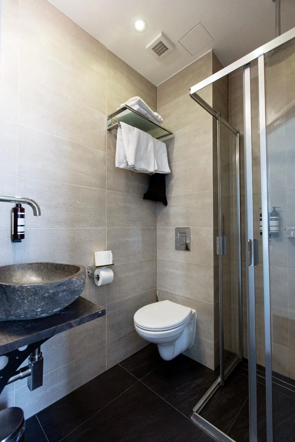 TWIN STANDARD Room, Quentin England Hotel, Amsterdam