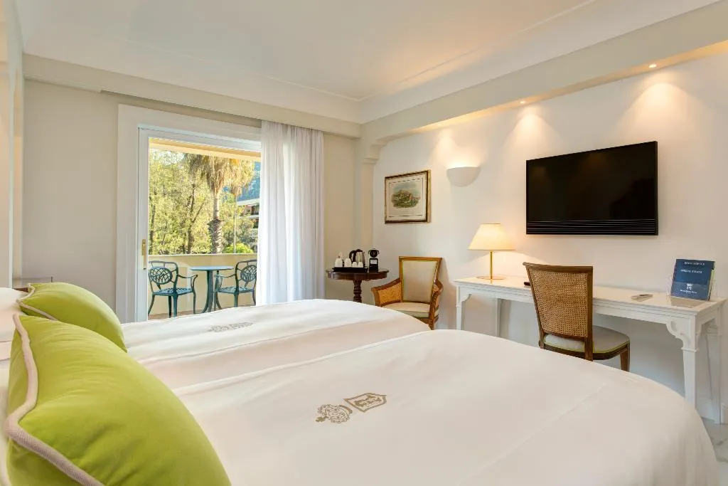 Double or Twin DELUXE CITY VIEW Room, Grand Hotel Royal, Naples