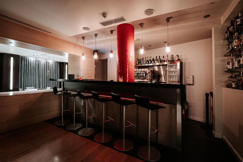 Bar, Olympia, Halkidiki