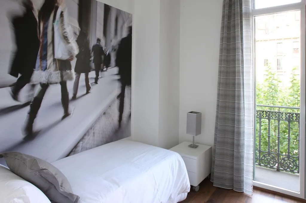 APARTMENT CAPACITY 5 TWO BEDROOMS Room, MH Apartments Suites, Barcelona
