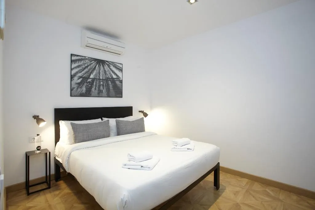 APARTMENT TWO BEDROOMS Room, L'Escudellers by The Streets, Barcelona
