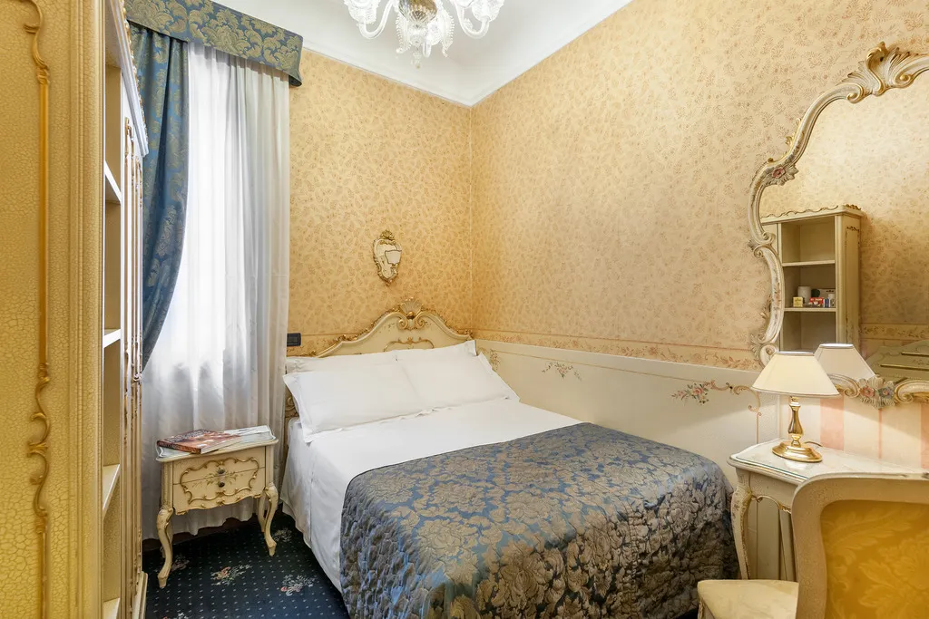 SINGLE CLASSIC Room, Hotel Montecarlo, Venice