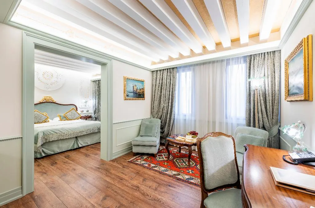 SUITE CLASSIC Room, Monaco and Grand Canal, Venice