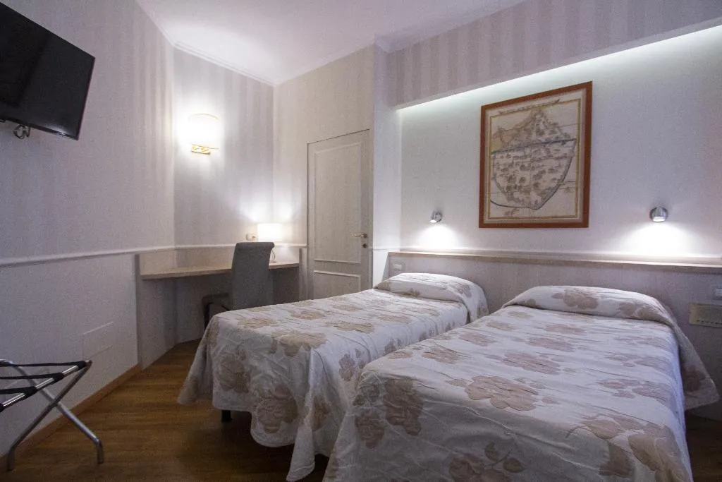 Double or Twin STANDARD Room, Flora, Milan