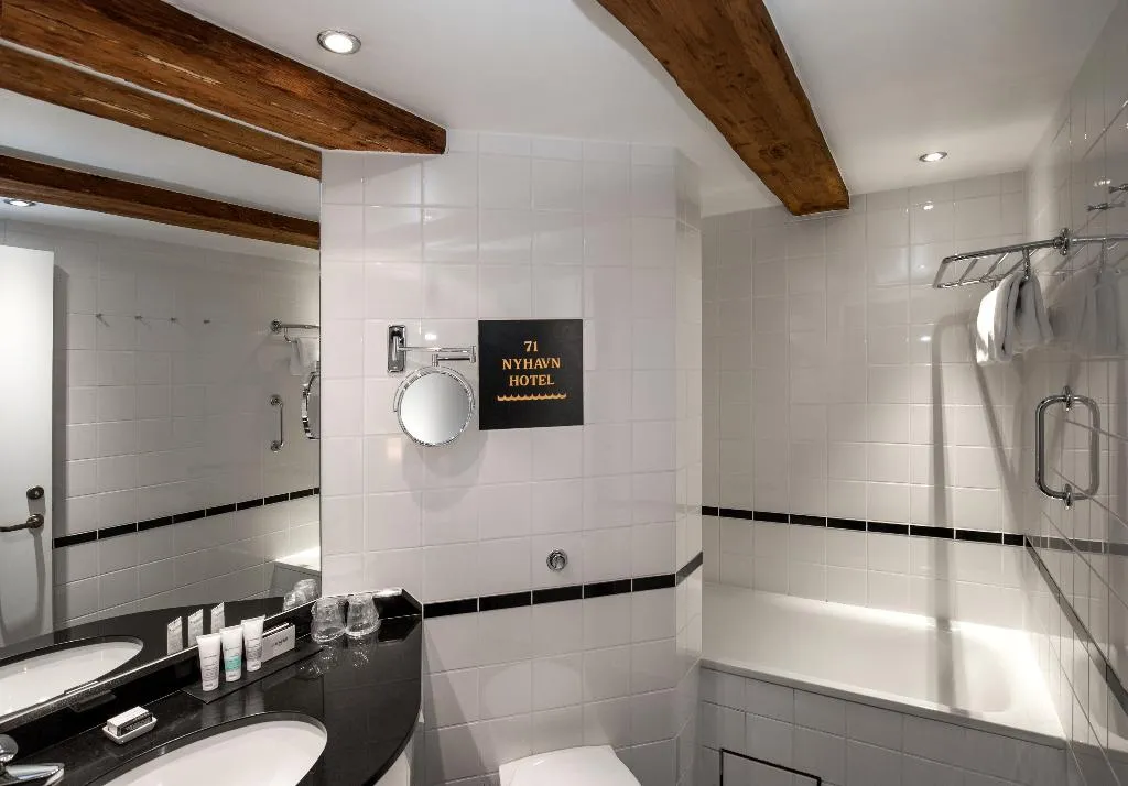 JUNIOR SUITE STANDARD Room, 71 Nyhavn Hotel, Copenhagen