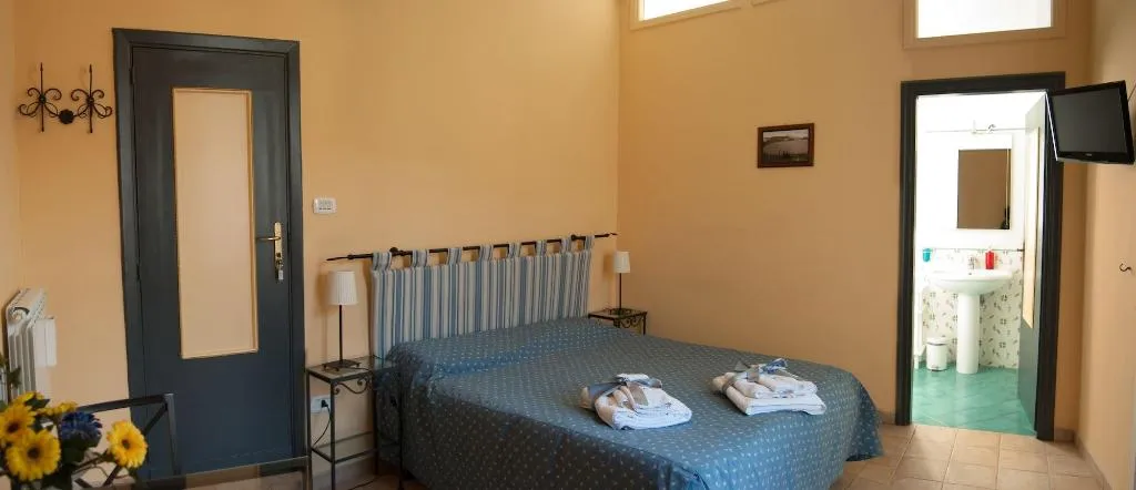 Room, Monteoliveto Bed And Breakfast, Naples