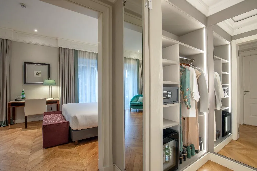 Room, Rose Garden Palace, Rome