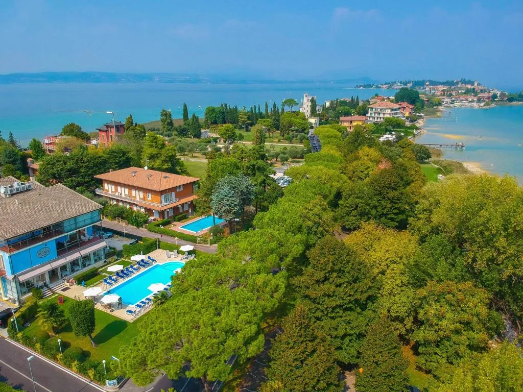 General view, Suisse, Milan