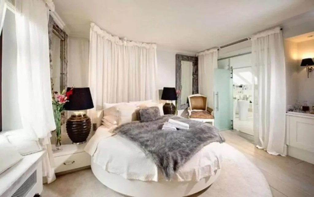 Room, Kanonicza 22, Krakow