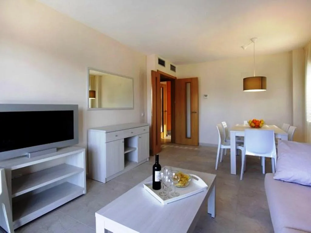 APARTMENT CAPACITY 6 TWO BEDROOMS Room, Pierre & Vacances Salou, Costa Dorada