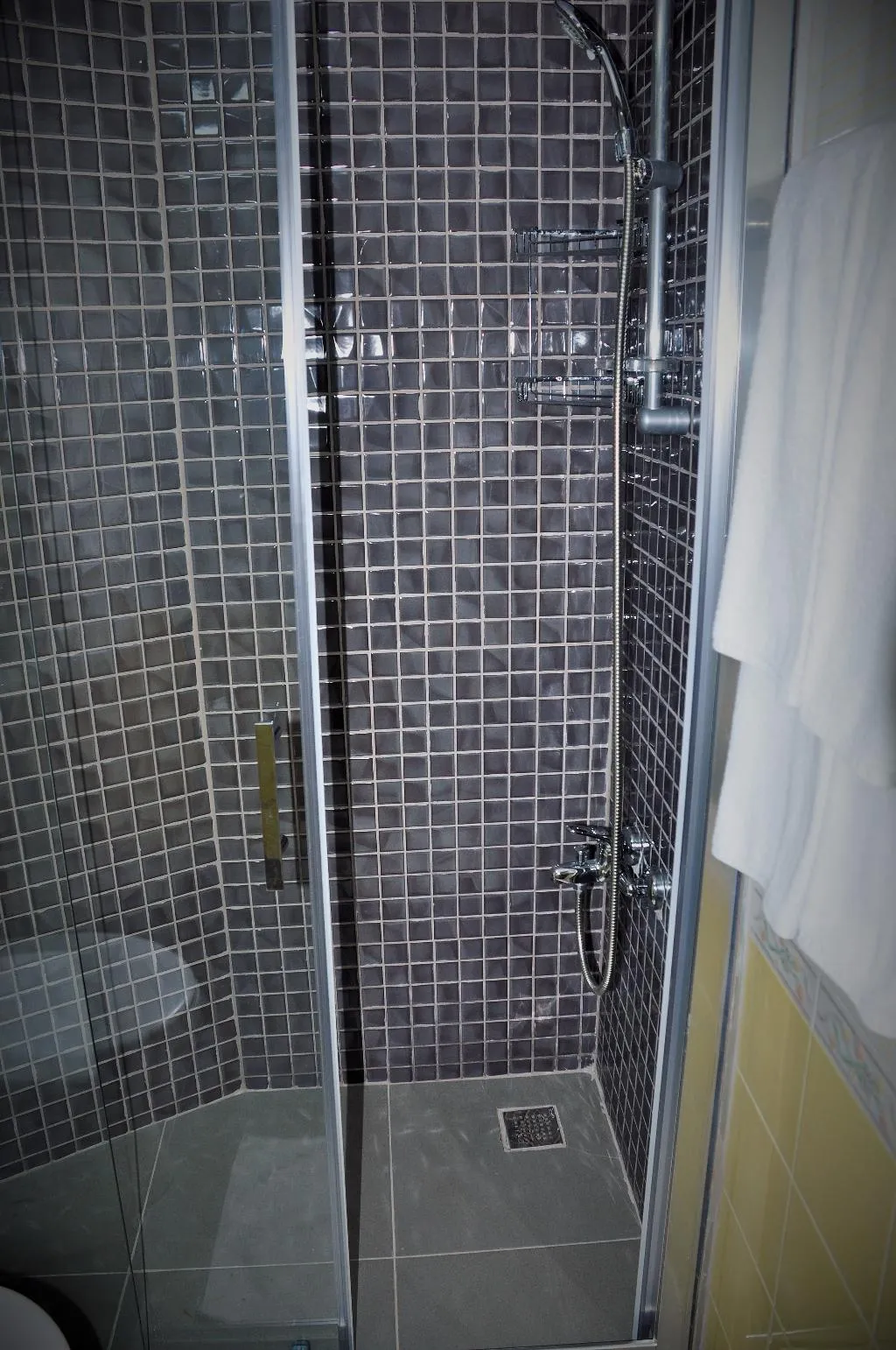 Room, Seren Sari, Dalaman