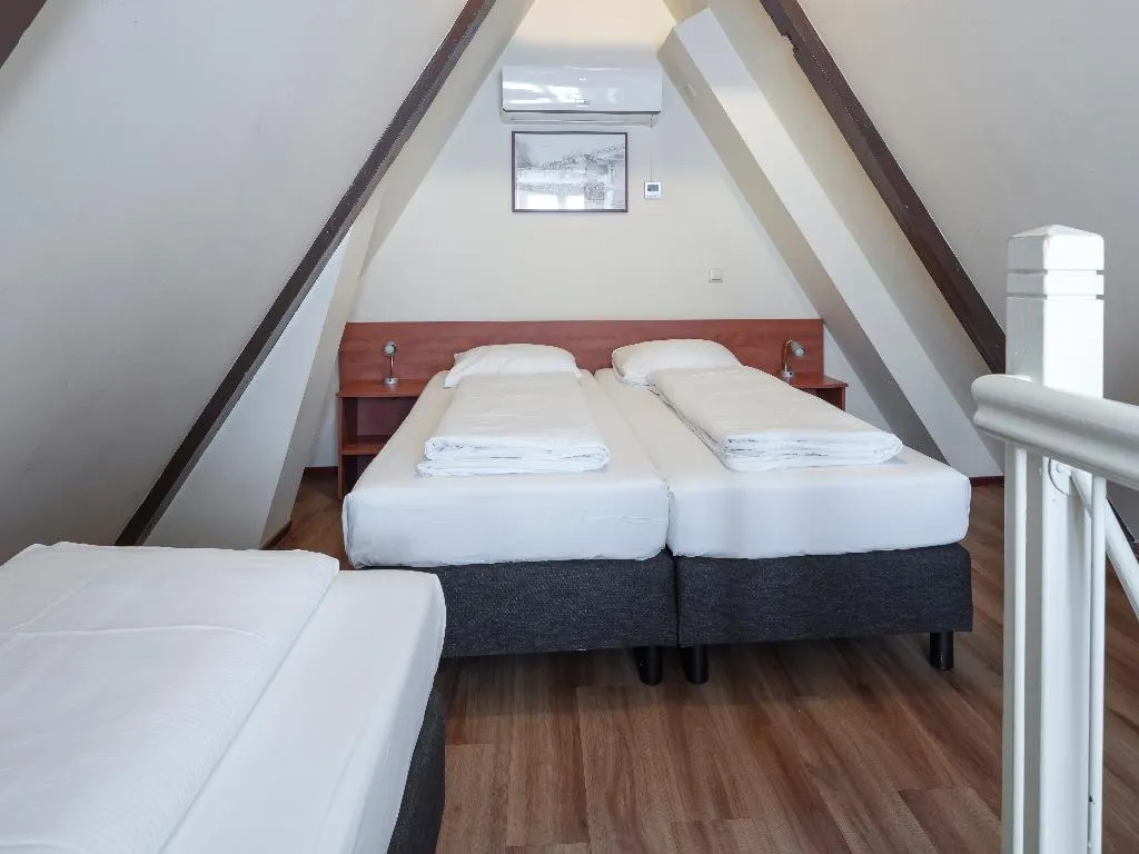 TRIPLE STANDARD Room, A-train, Amsterdam