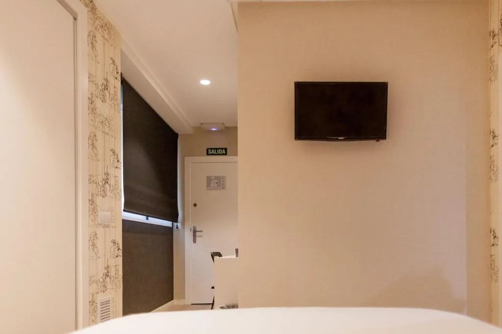Room, Host & Home, Valencia