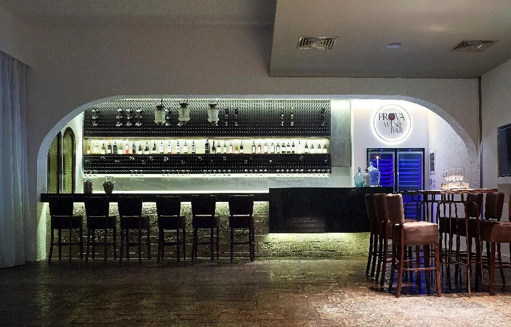 Bar, Albatros, Crete