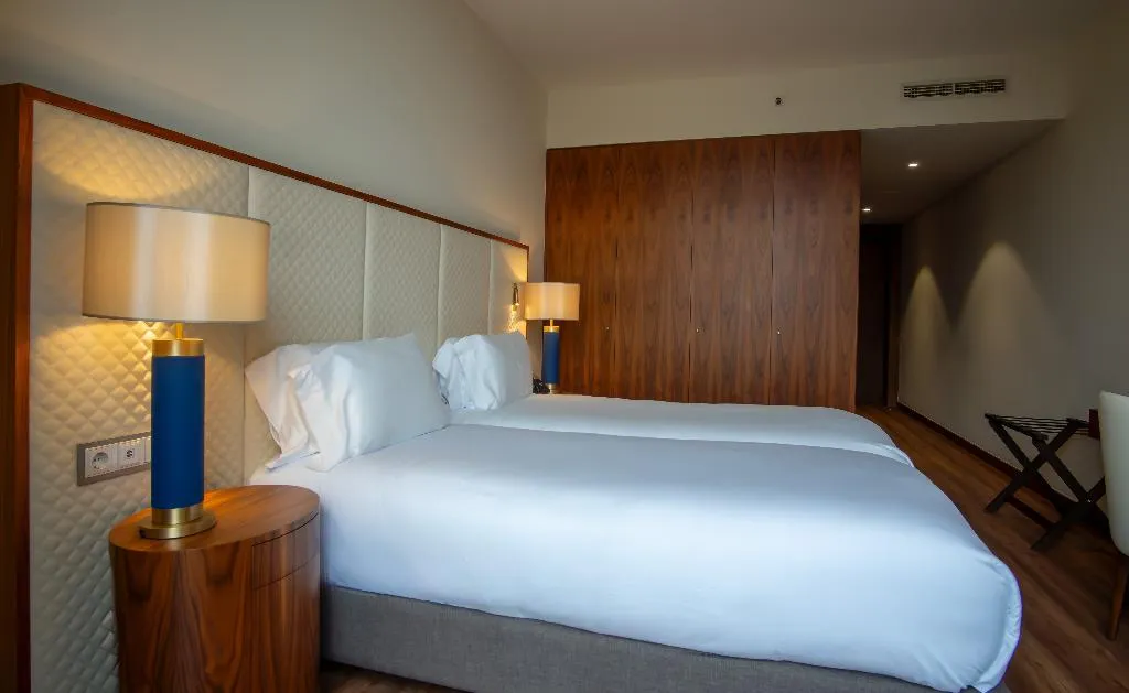 TWIN DELUXE WITH BALCONY Room, Boeira Garden Hotel Porto Gaia, Curio Collection, Porto