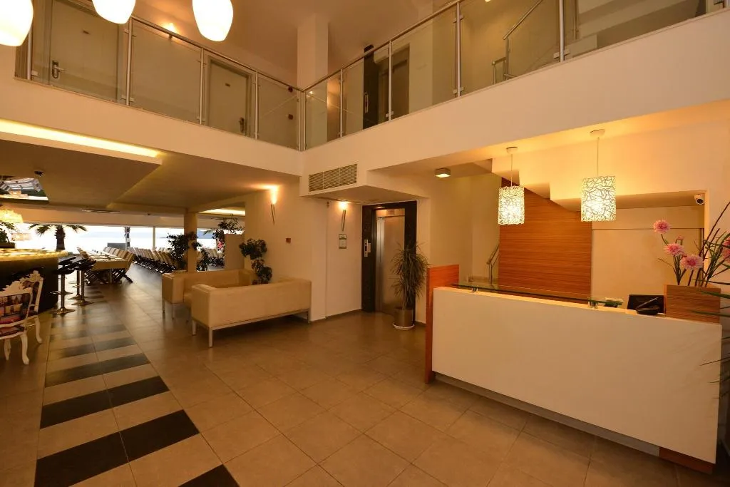 Lobby, Delta, Dalaman