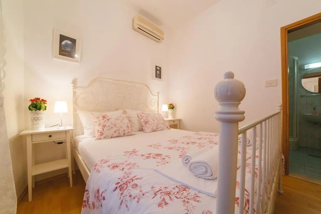 Room, Inn By The River, Split