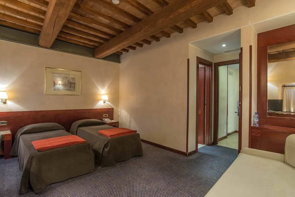 Double or Twin SUPERIOR Room, Accademia, Rome