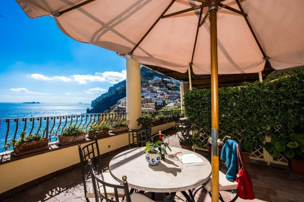 Room, California, Naples