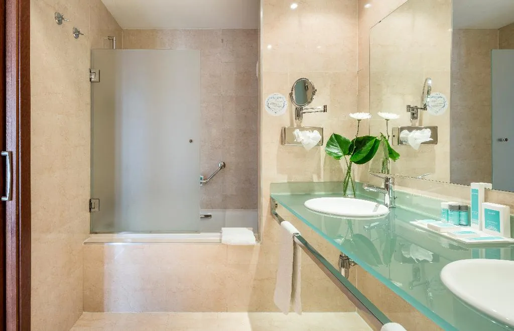 JUNIOR SUITE STANDARD Room, Ilunion Malaga, Costa Del Sol