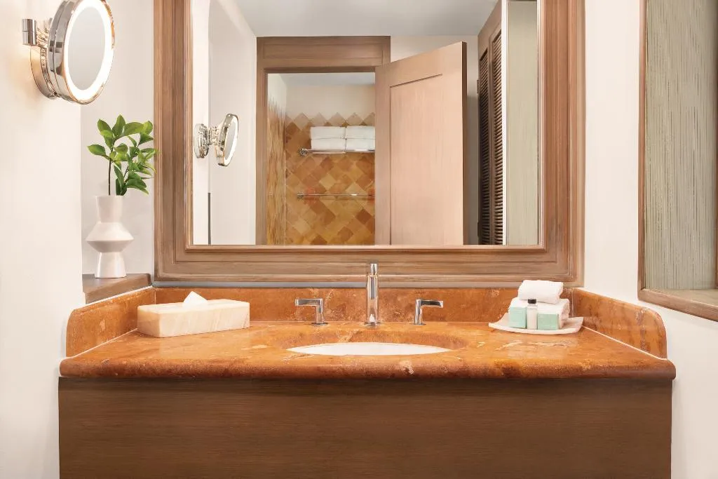 JUNIOR SUITE OCEAN FRONT Room, Wyndham Alltra Playa del Carmen Adults Only All In, Playa Del Carmen