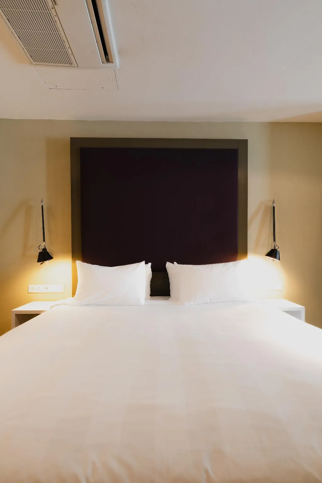 QUADRUPLE STANDARD Room, Hotel Roemer, Amsterdam