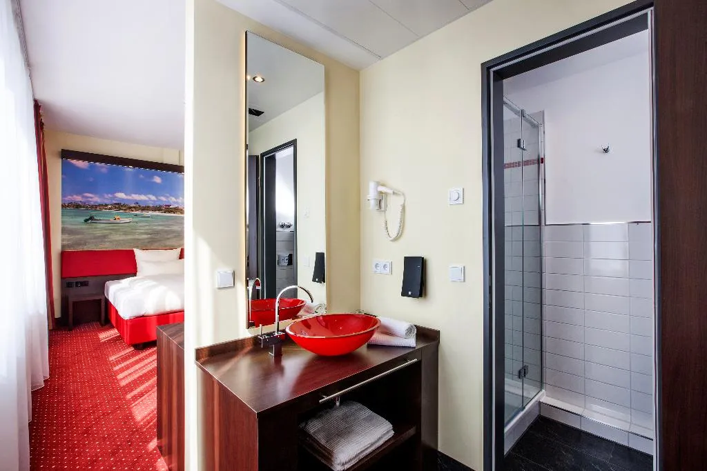 SINGLE STANDARD Room, PLAZA Premium Berlin Kurfürstendamm, Berlin