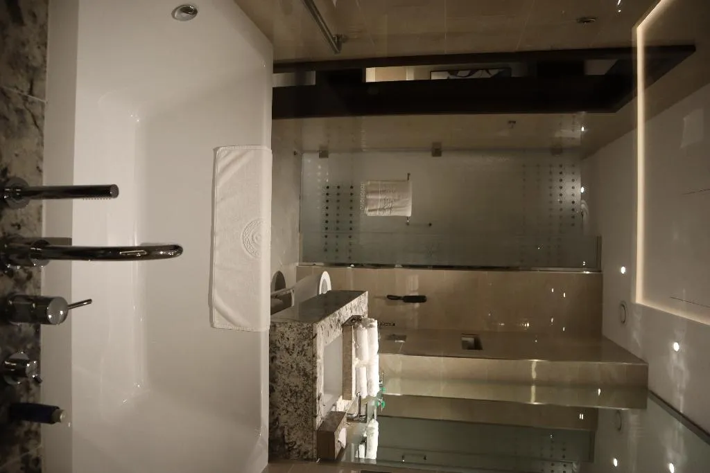DOUBLE LUXURY Room, Ramee Dream Hotel Downtown, Dubai