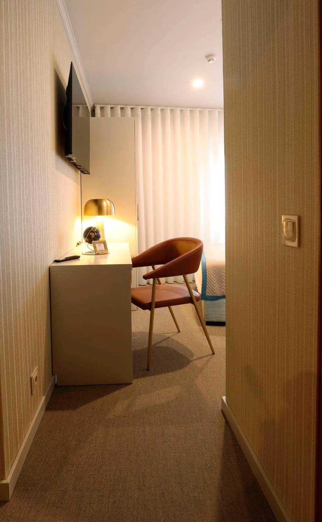 Room, America, Porto