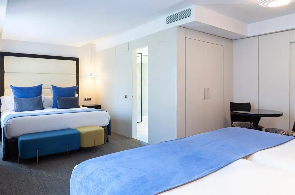 FAMILY ROOM CAPACITY 4 Room, Mirador de Chamartin, Madrid