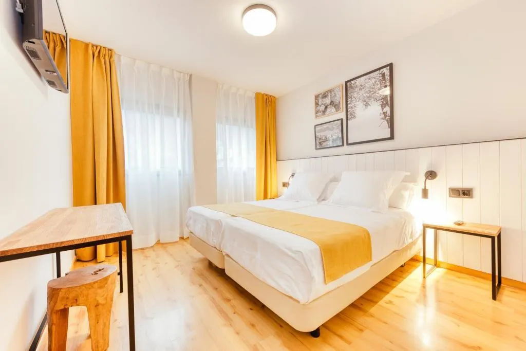 TWIN STANDARD Room, Viella, Costa Brava