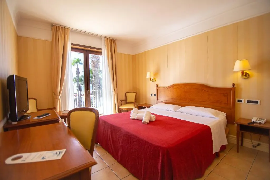 Room, Dioscuri Bay Palace, Catania