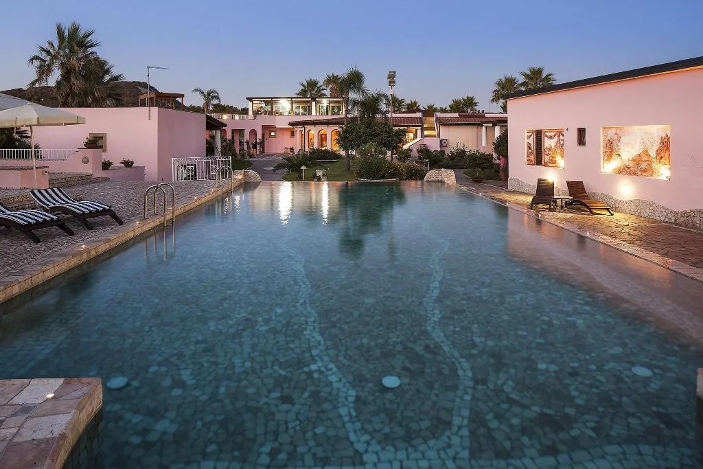 Pool, Eros, Palermo