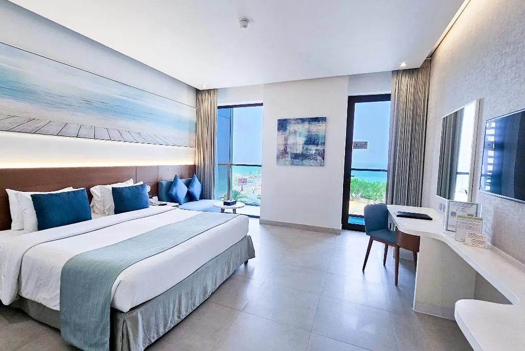 JUNIOR SUITE SEA VIEW Room, Wyndham Garden Ajman Corniche, Dubai