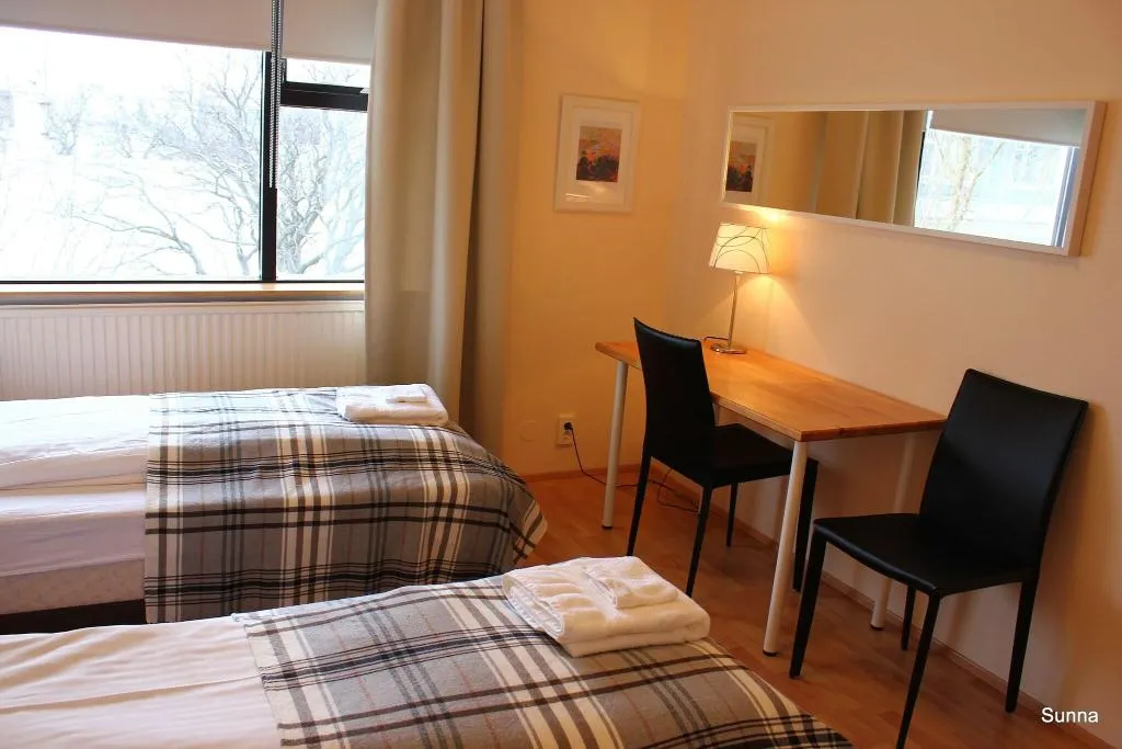 TWIN WITH SHARED BATHROOM Room, Guesthouse Sunna, Reykjavik