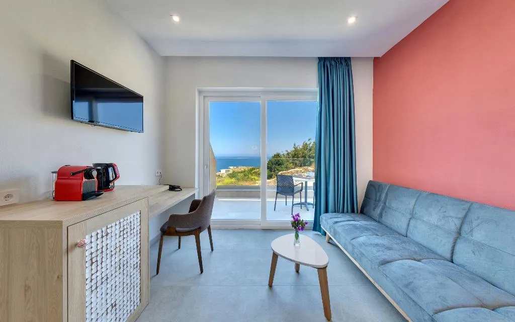 SUITE WITH JACUZZI Room, Spiros-Soula Family Hotel & Thematic Suites, Crete
