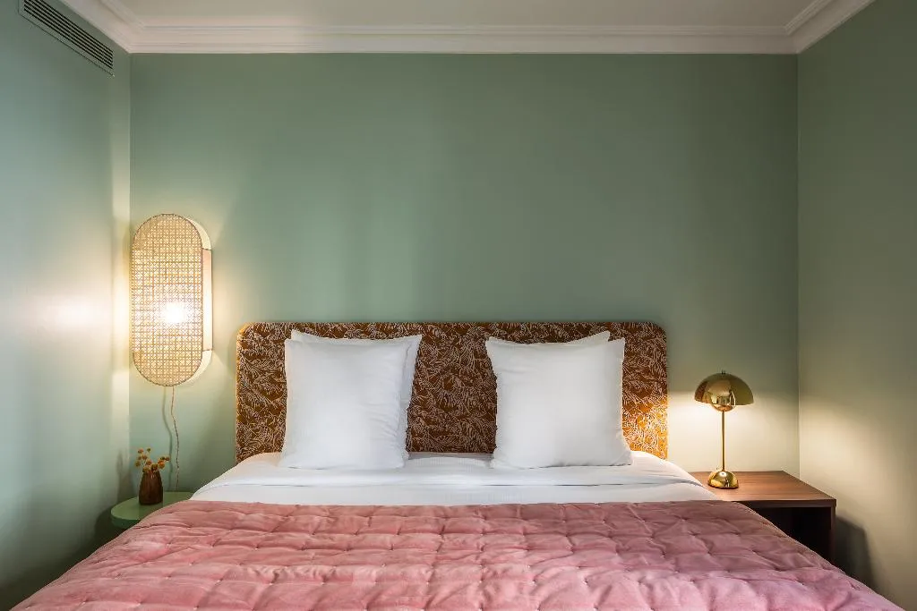 APARTMENT SUPERIOR CAPACITY 4 Room, Royal Garden Champs-Elysees, Paris