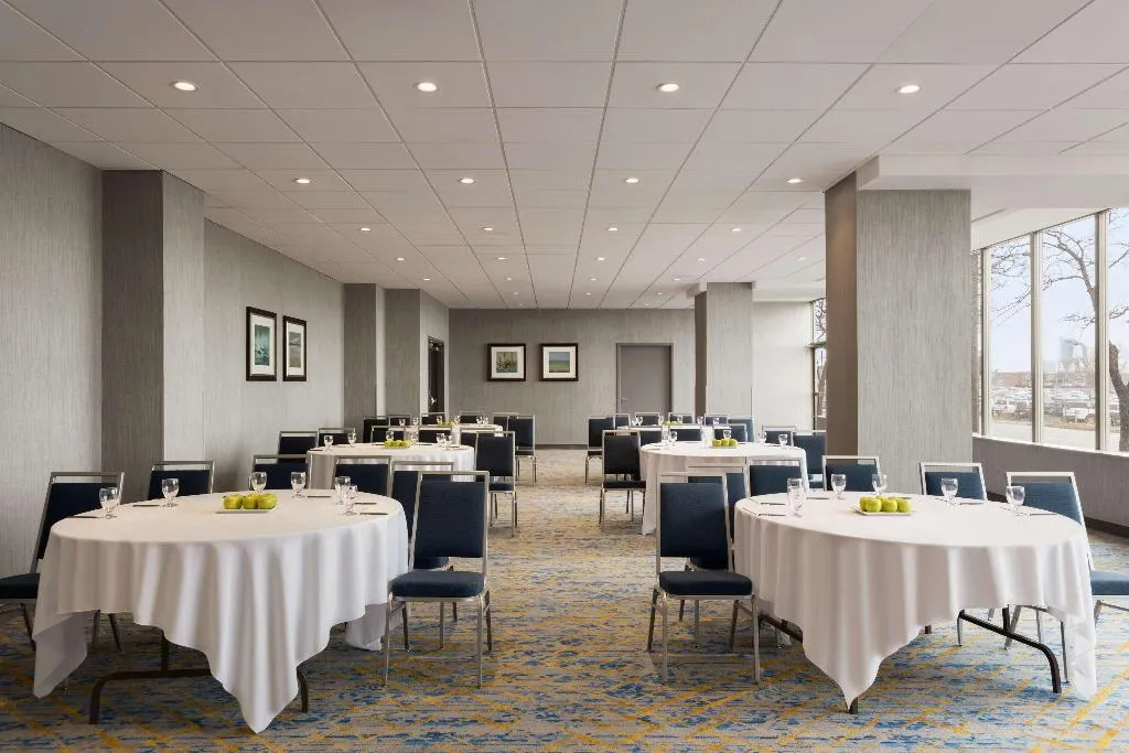 Conferences, Embassy Suites by Hilton Toronto Airport, Toronto, Ontario