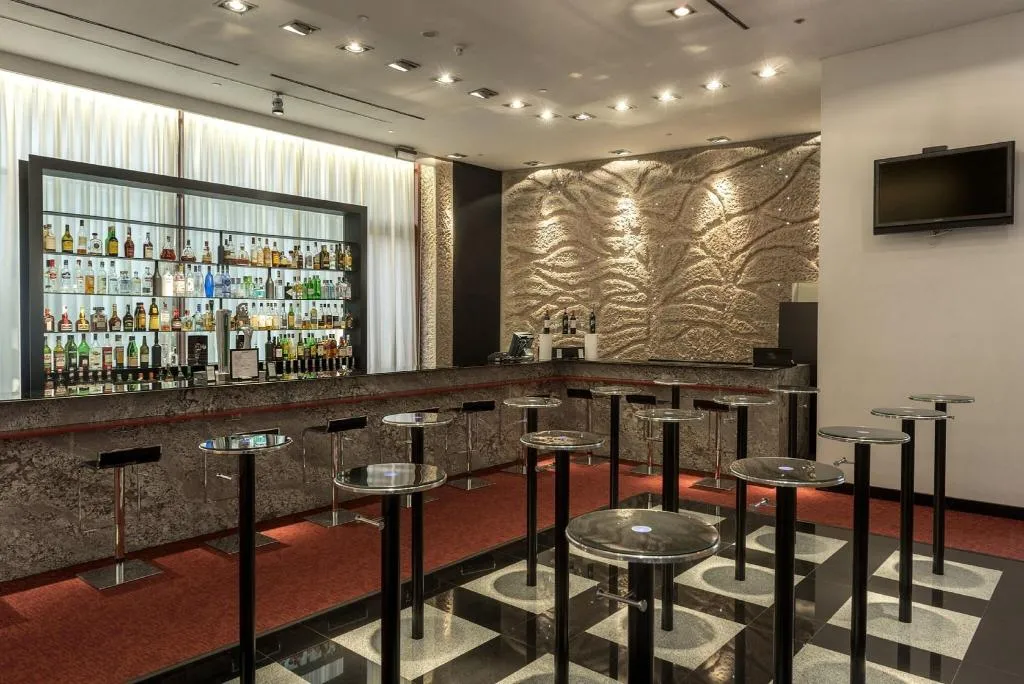 Bar, Hilton Madrid Airport, Madrid