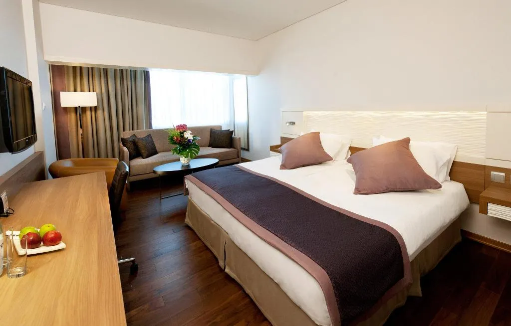 DOUBLE CITY VIEW KING BED Room, Crowne Plaza Limassol, Cyprus