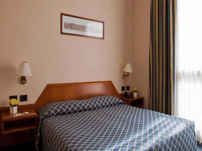 TRIPLE STANDARD Room, Zone, Rome