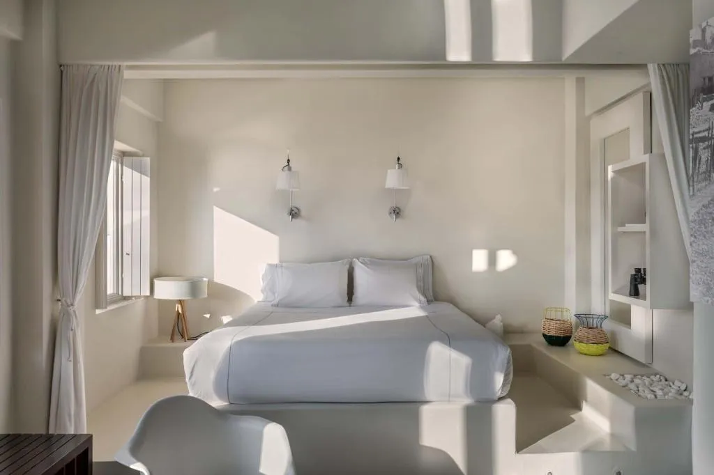 Room, West East Suites, Santorini