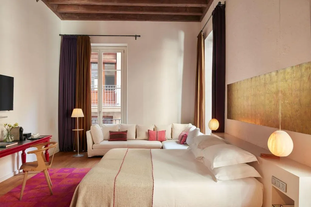 Room, Neri, Barcelona