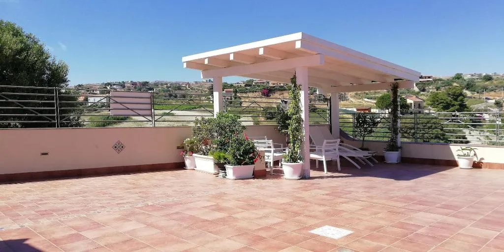 Terrace, La Roccia Bianca B&B, Catania