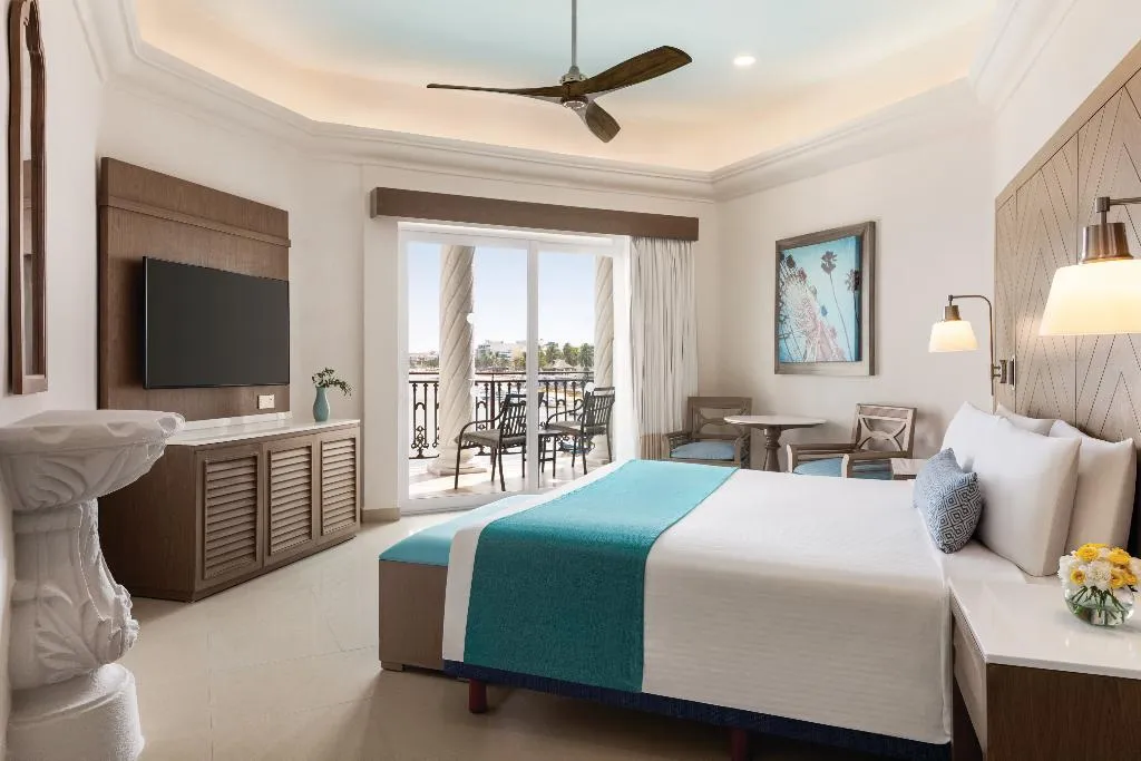 JUNIOR SUITE OCEAN FRONT Room, Wyndham Alltra Playa del Carmen Adults Only All In, Playa Del Carmen