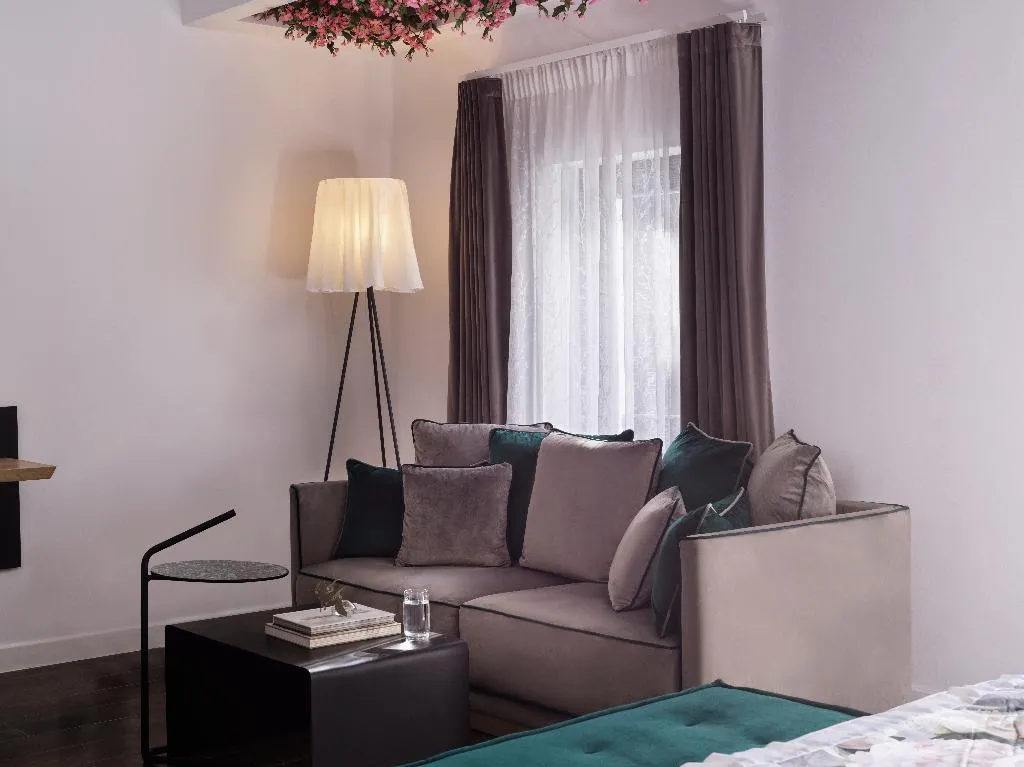 SUITE WITH PRIVATE POOL Room, Katikies Garden Santorini - The Leading Hotels, Santorini