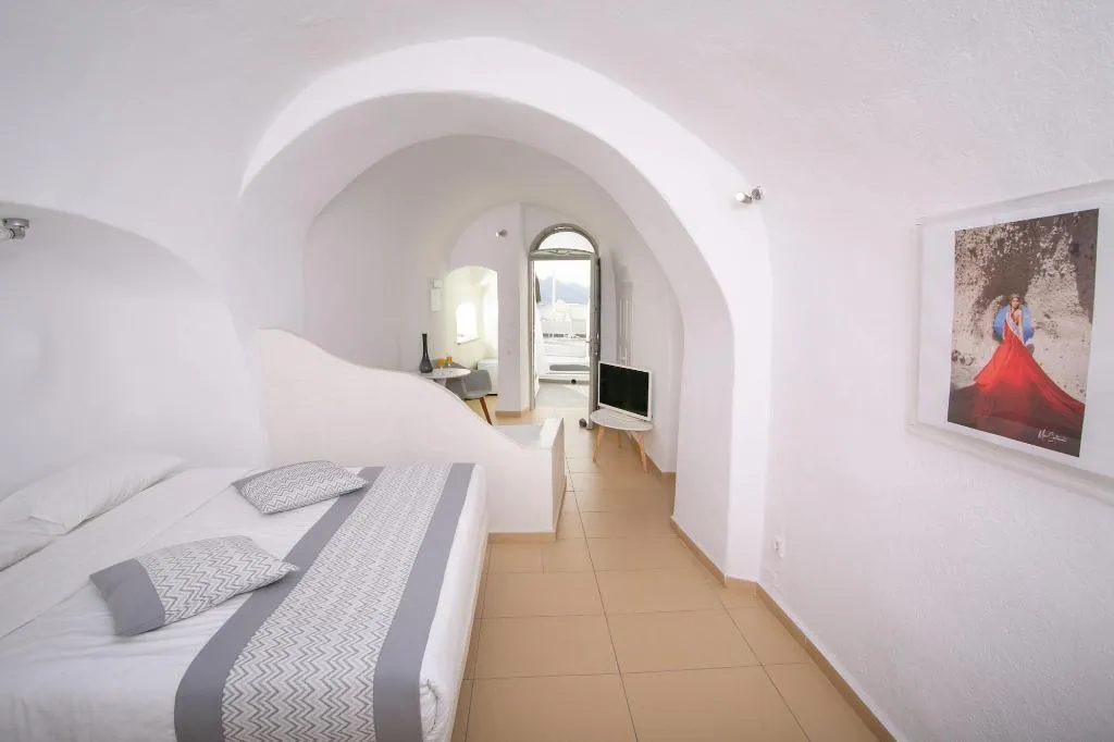Room, Vogue Suites, Santorini