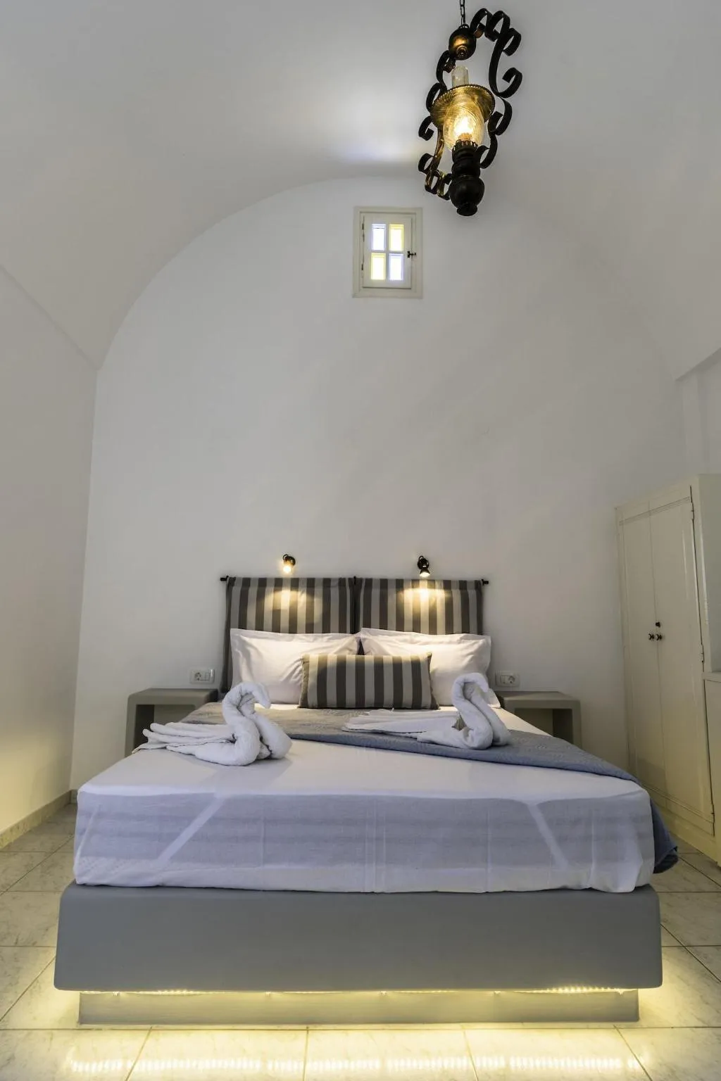 Room, Villa Kalamia Dolphins, Santorini