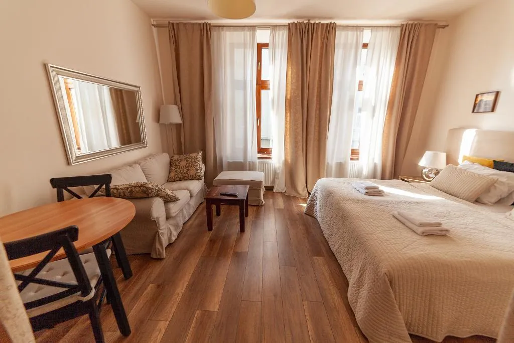 STUDIO QUEEN SIZE BED Room, Lounge Apartments, Krakow